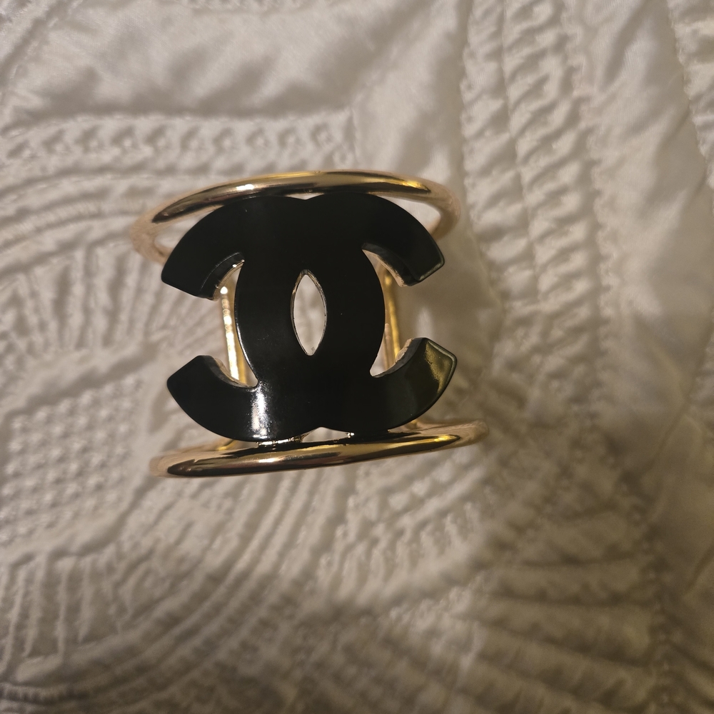 Chic Gold and Black Designer Cuff Bracelet Vintage. 3 Inches .large Size